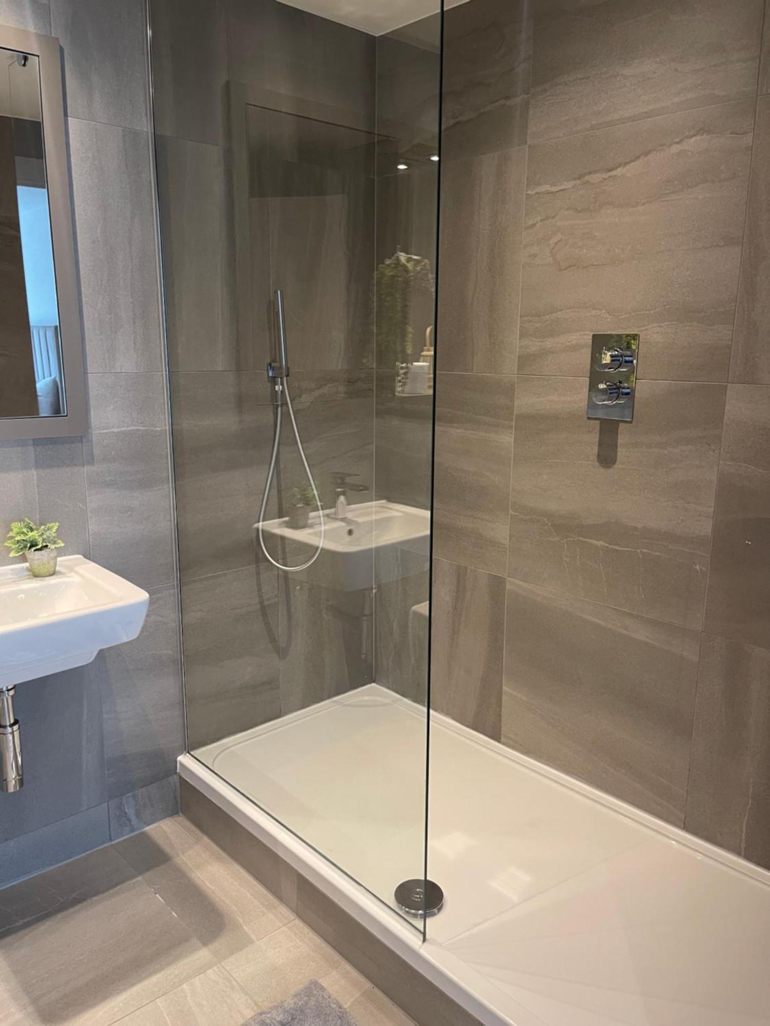 Modern 2 Bedroom City Centre W Balcony Apartment